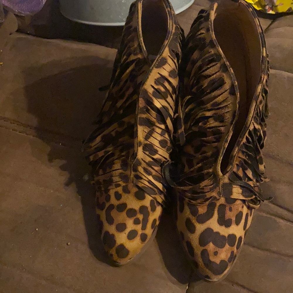 Leopard Print Faux Suede Fringe Ankle Booties 7.5